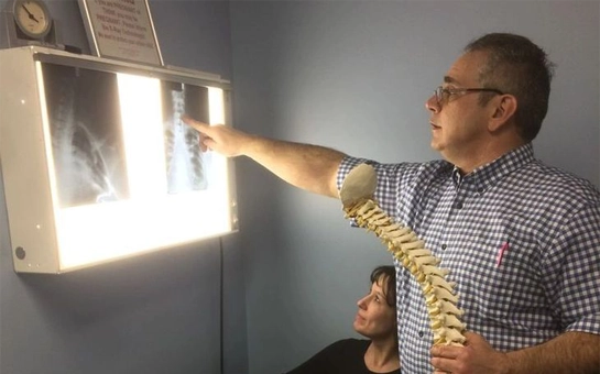Chiropractor Streetsboro OH John Stephens HP Dr. John-Stephens analyzing an x-ray with a patient